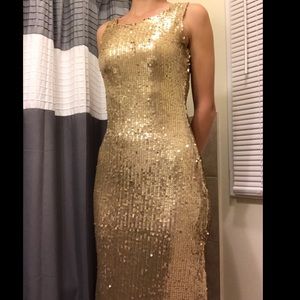 Gold sequin bridesmaid’s dress
